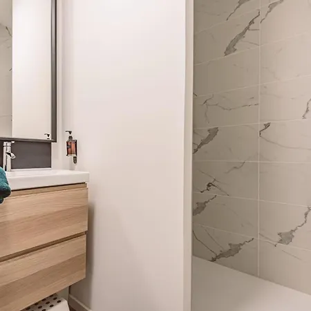 Daire Henri Au Pied De La Cathedrale. Reims