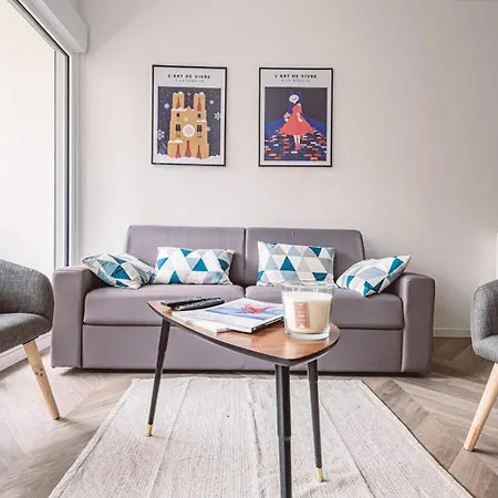 Henri Au Pied De La Cathedrale. דירה