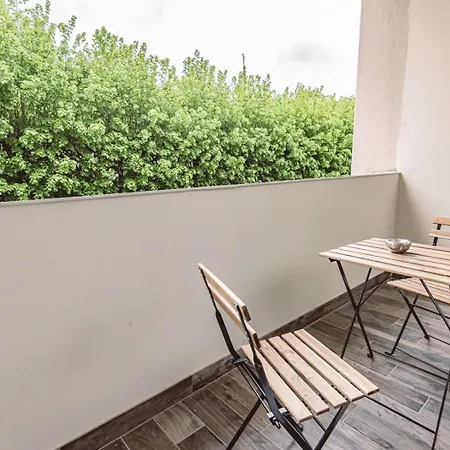 Daire Henri Au Pied De La Cathedrale. Reims